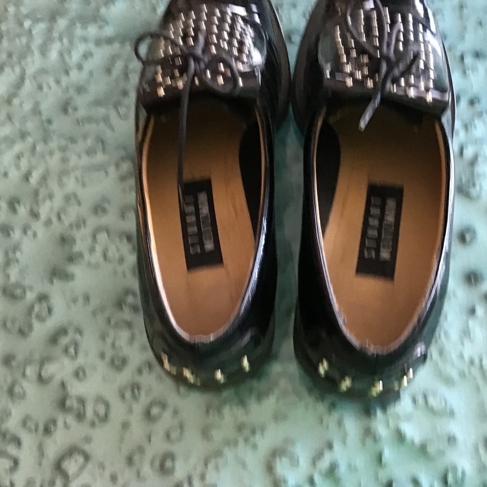 Stewart Weitzman Patent leather ladies golf shoes